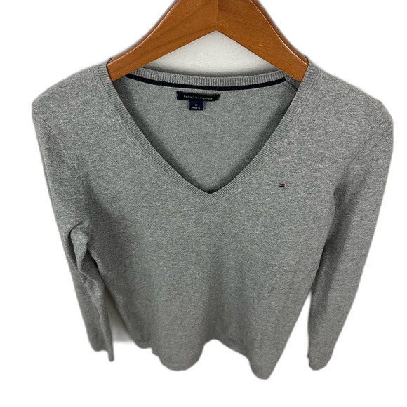 Tommy Hilfiger Grey V-Neck Sweater Size Medium - Picture 3 of 10